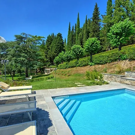 Villa Lastro Sleeps 16 Pool Wifi