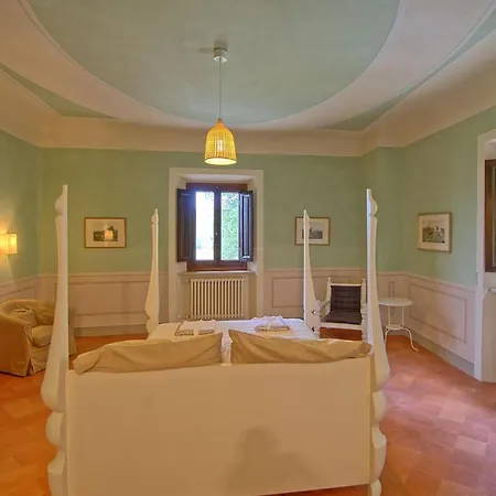 Villa Lastro Sleeps 16 Pool Wifi
